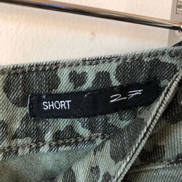 WILLIAM Rast Green Cheetah Raw Hem Short - Picture 7 of 10